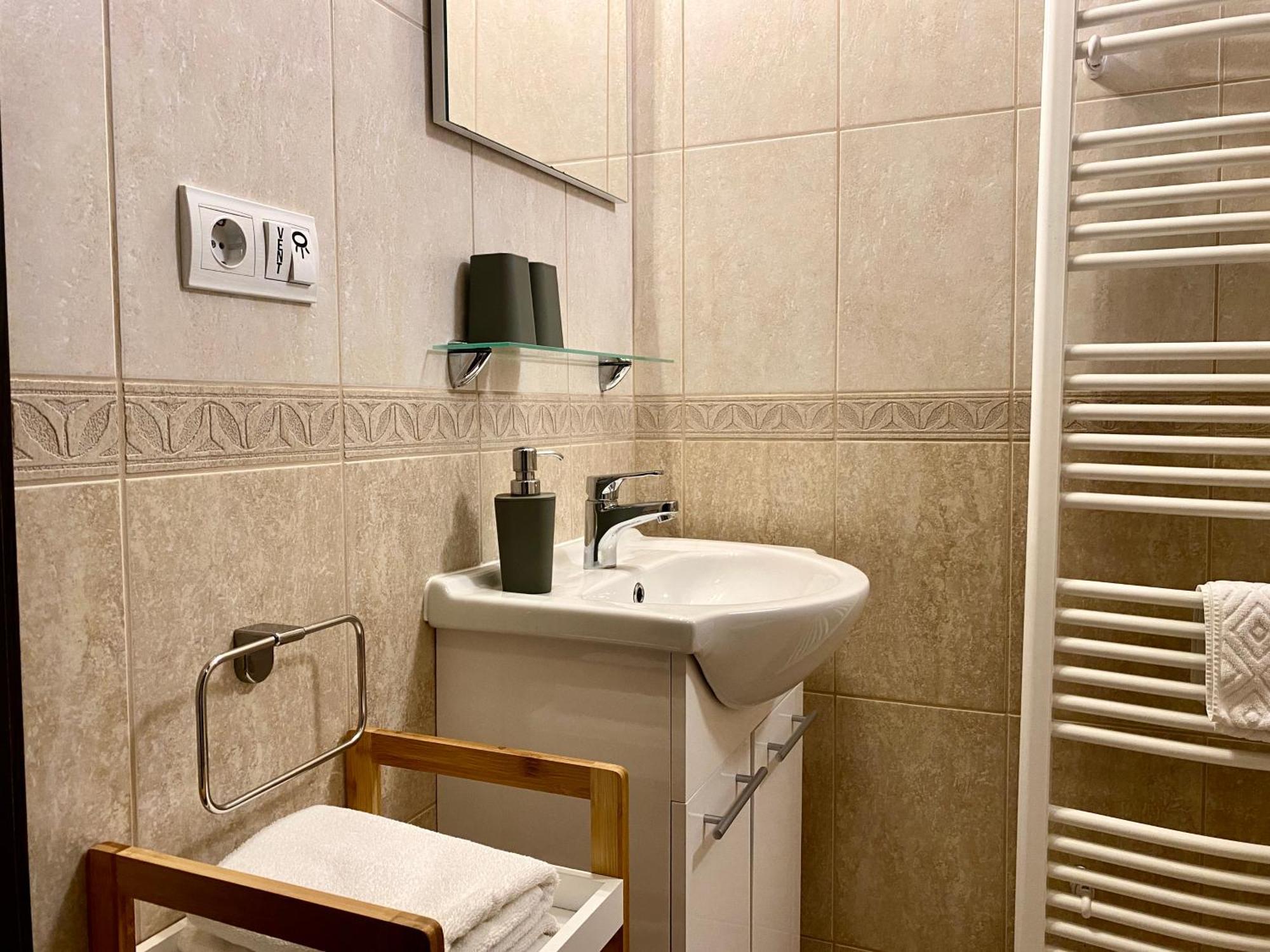 Bellevue Vendeghaz 2 Hotel Vac Bagian luar foto