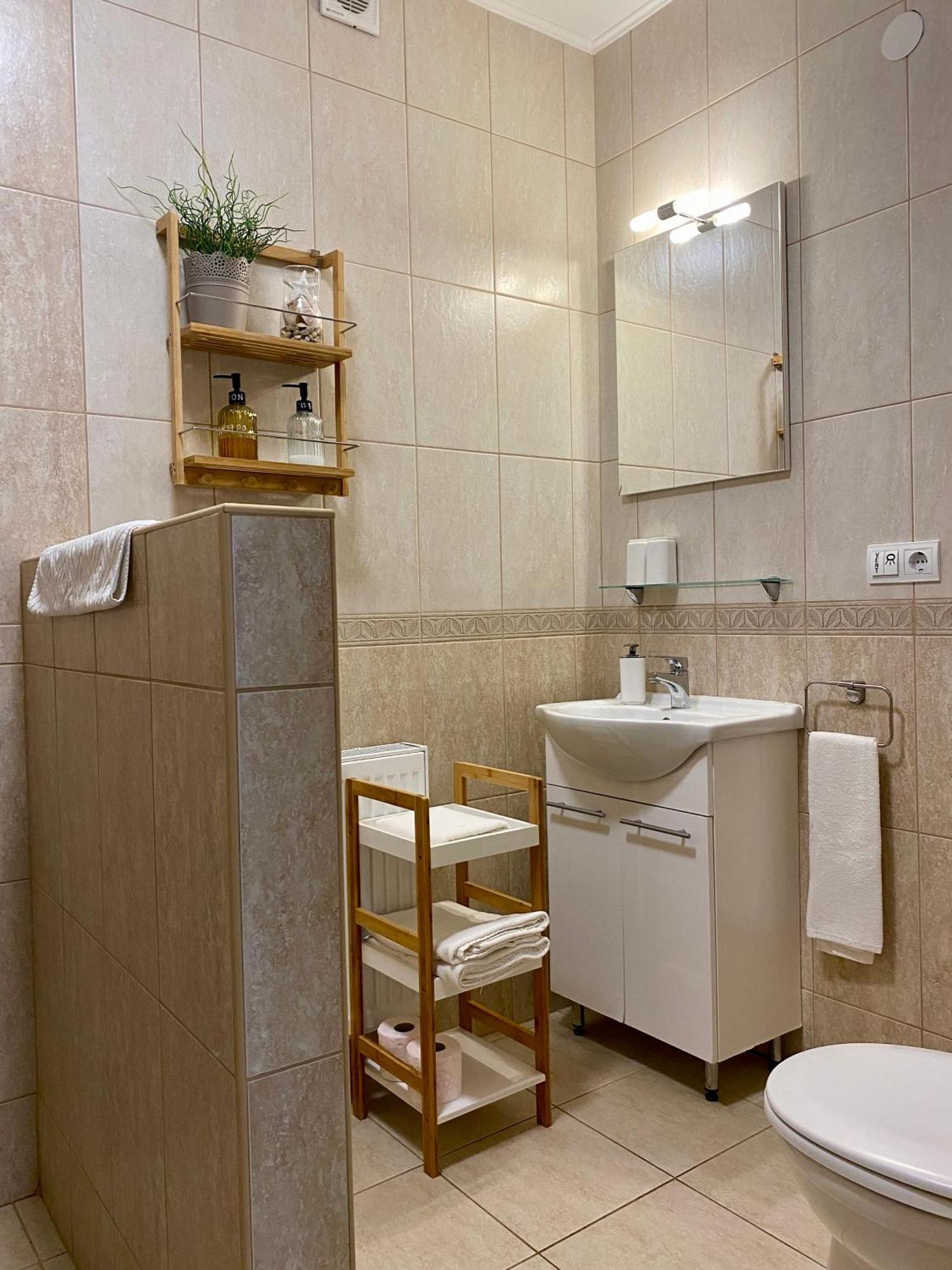 Bellevue Vendeghaz 2 Hotel Vac Bagian luar foto
